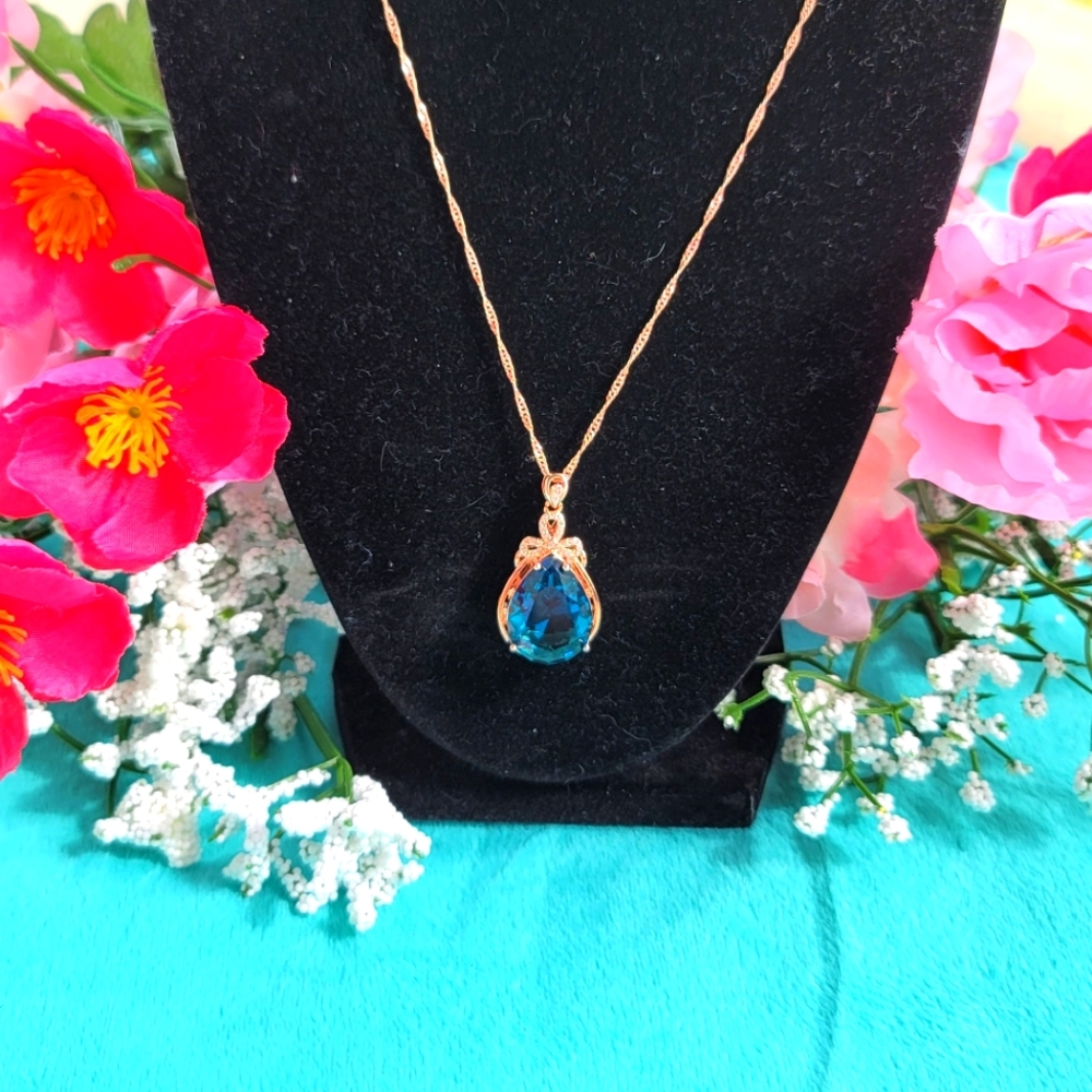 Big beautiful Topaz pendant on rose gold plated .925 sterling silver